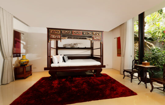 Modern bedroom with king size bed