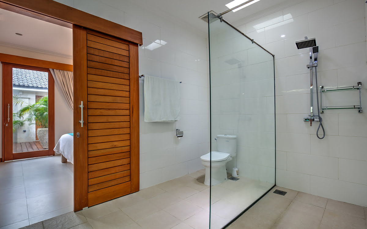 Shower in ensuite bathroom of villa with sliding door to bathroom