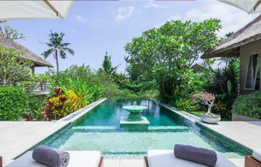 Vlla Inti Two day beds and swimming pool of Villa Inti during the day