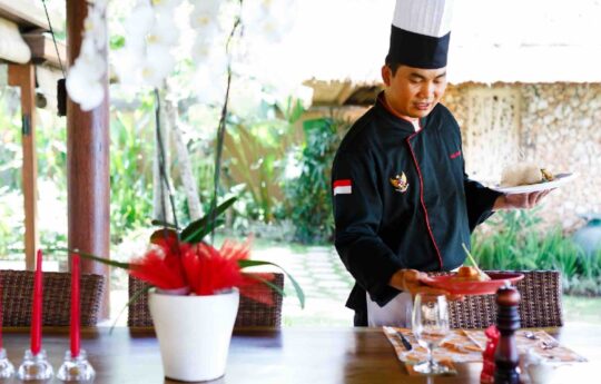 Private chef in canggu villa serving lunch