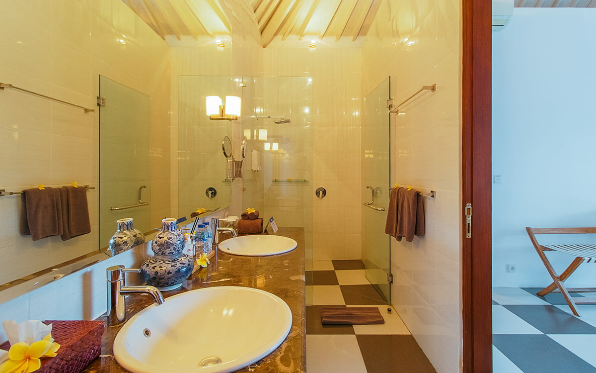 Ensuite bathroom with twin vanities basin