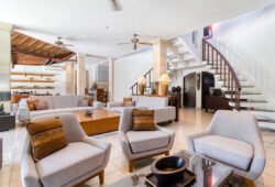 3 bedroom Seminyak villa for rent - Villa Matahari, contact us now!