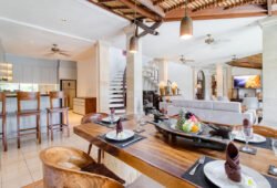 3 bedroom Seminyak villa for rent - Villa Matahari, contact us now!