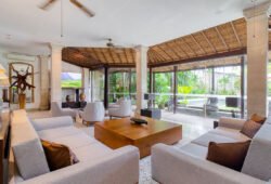3 bedroom Seminyak villa for rent - Villa Matahari, contact us now!