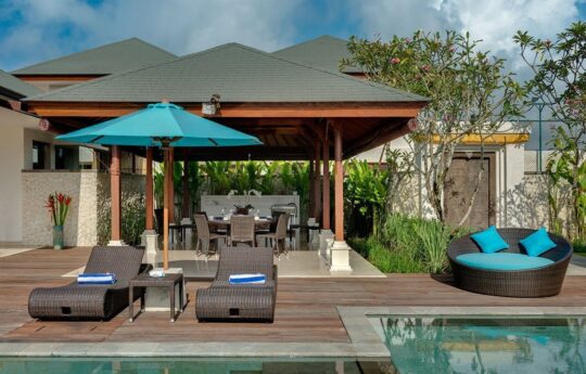 outdoor areas of villa marie in uluwatu with day beds