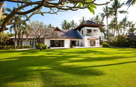Sanur Villas Bali – Puri Nirwana Villa front lawn Puri Nirwana Villa front lawn - Sanur Villas Bali
