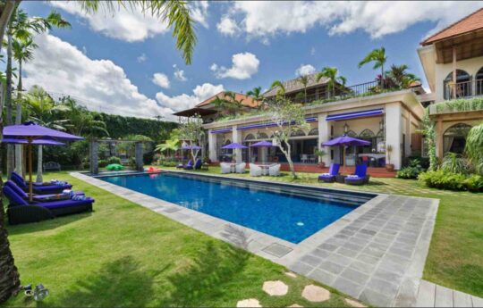 Villa exterior and swimming pool with garden