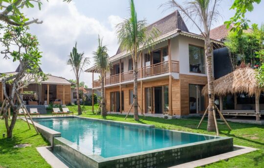 Kerobokan Villas – Villa Alea, swimming pool and garden area Villa Alea Kerobokan Villas