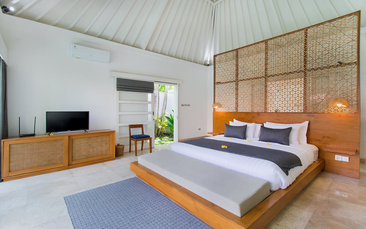 King size bed with TV and modern bedroom