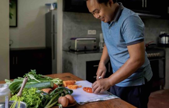 Balinese chef in villa cooking breakfast
