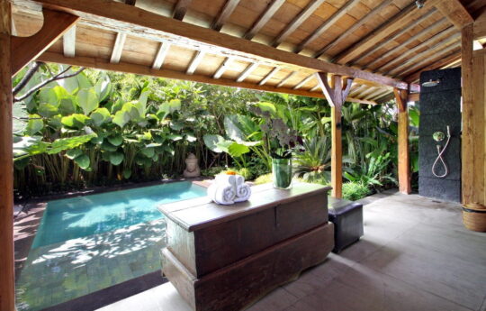 Umalas villas – villa kalua, large bathroom villa kalua umalas villas