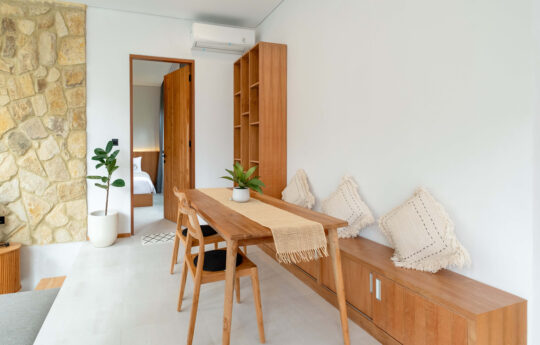 Dining table where 6 people can eat