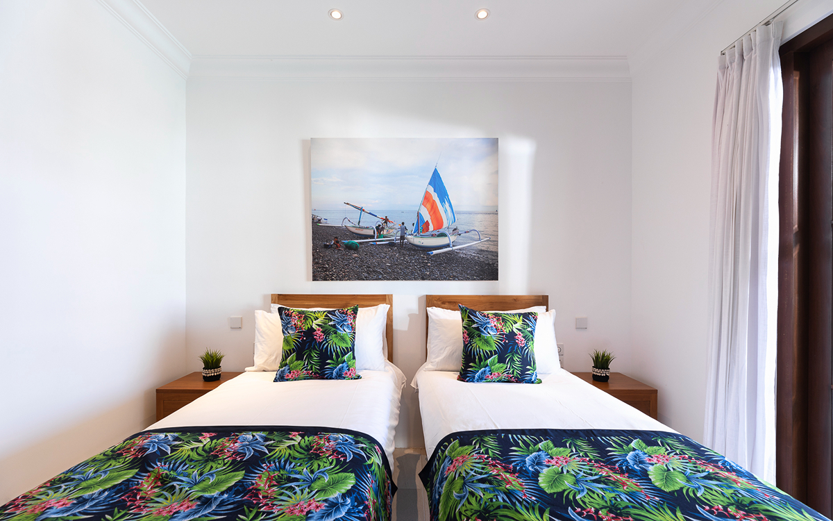 two single beds in bedroom of villa madiba 2